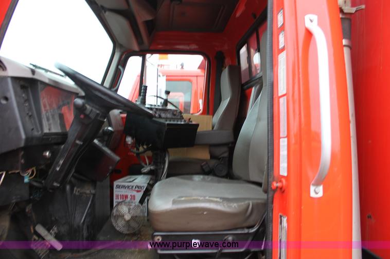 image for item A7171 1999 International 4900 tandem axle dump truck