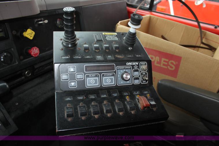 image for item A7171 1999 International 4900 tandem axle dump truck