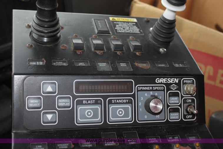 image for item A7171 1999 International 4900 tandem axle dump truck