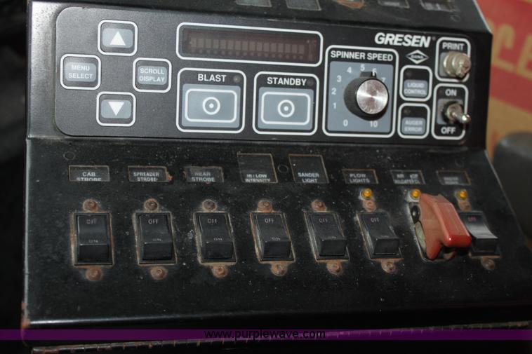 image for item A7171 1999 International 4900 tandem axle dump truck