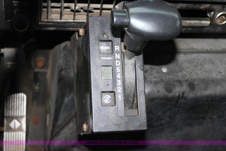 image for item A7171 1999 International 4900 tandem axle dump truck