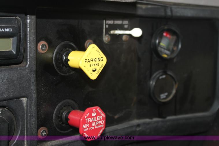 image for item A7171 1999 International 4900 tandem axle dump truck