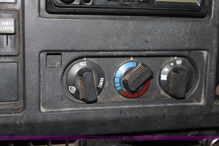 image for item A7171 1999 International 4900 tandem axle dump truck