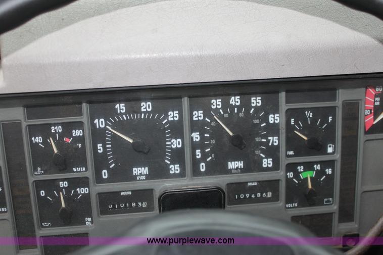 image for item A7171 1999 International 4900 tandem axle dump truck