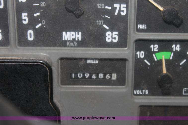 image for item A7171 1999 International 4900 tandem axle dump truck