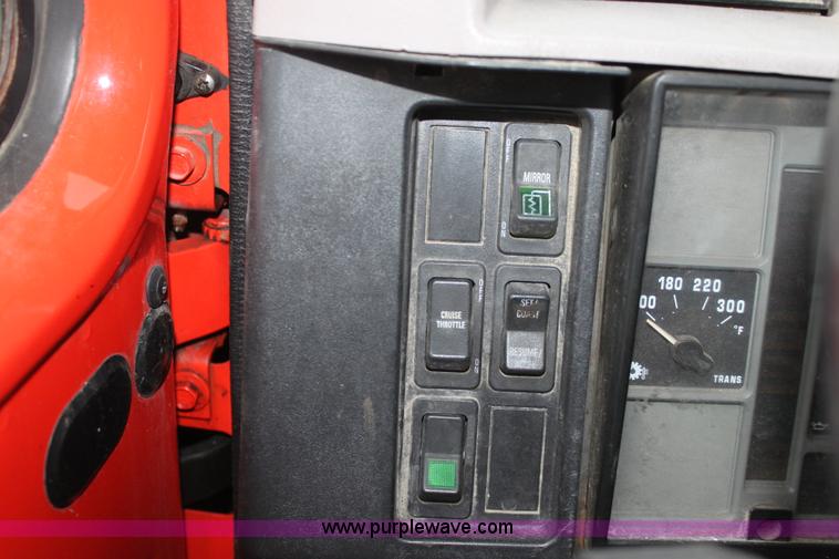 image for item A7171 1999 International 4900 tandem axle dump truck