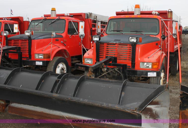 image for item A7172 1997 International 4900 tandem axle dump truck