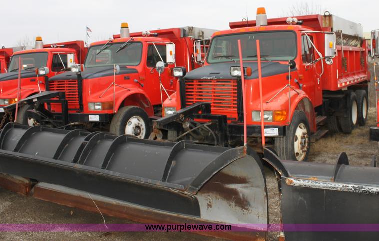 image for item A7172 1997 International 4900 tandem axle dump truck