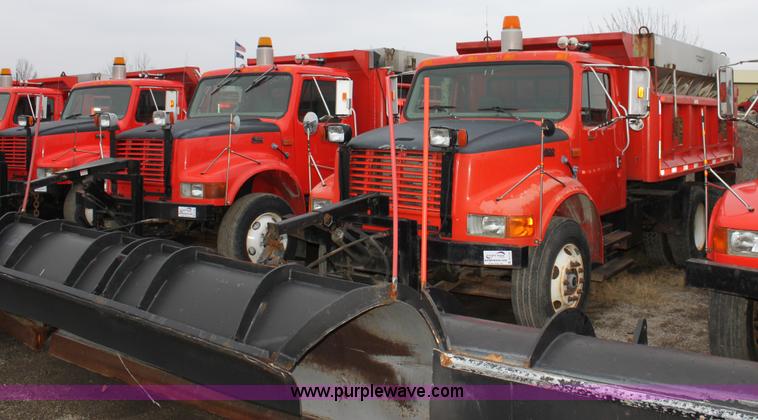 image for item A7172 1997 International 4900 tandem axle dump truck