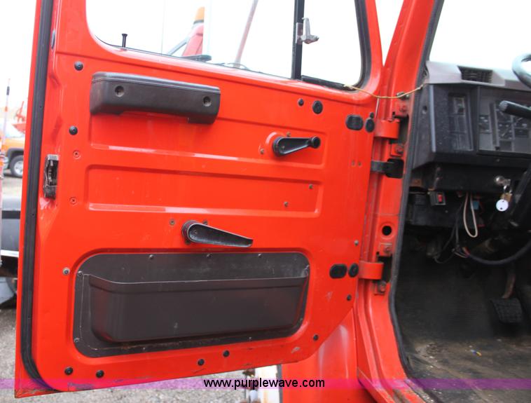 image for item A7172 1997 International 4900 tandem axle dump truck