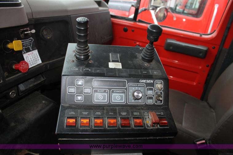 image for item A7172 1997 International 4900 tandem axle dump truck