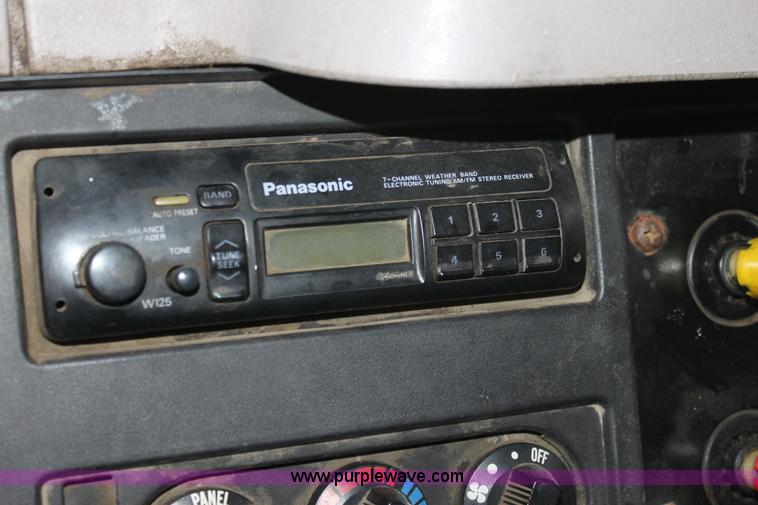 image for item A7172 1997 International 4900 tandem axle dump truck