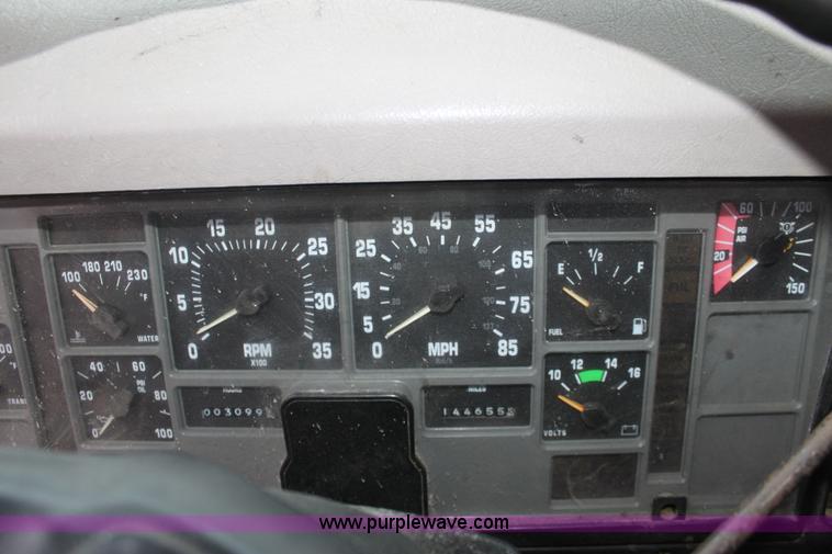 image for item A7172 1997 International 4900 tandem axle dump truck