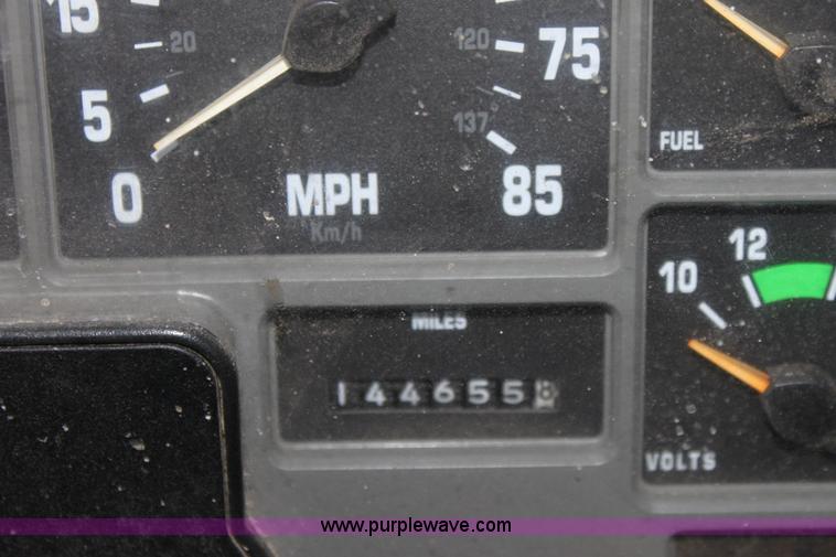 image for item A7172 1997 International 4900 tandem axle dump truck