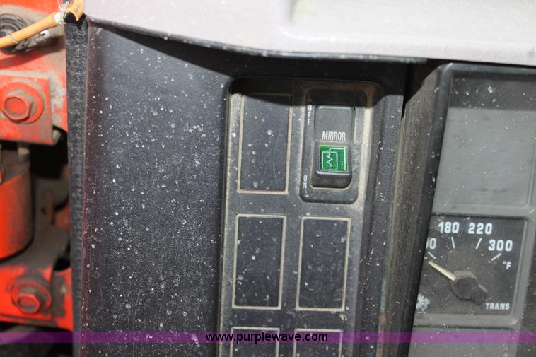 image for item A7172 1997 International 4900 tandem axle dump truck