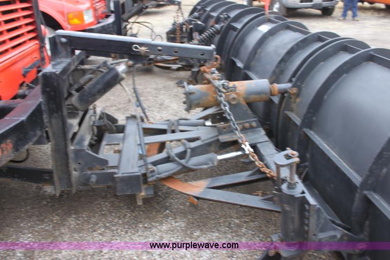 image for item A7172 1997 International 4900 tandem axle dump truck