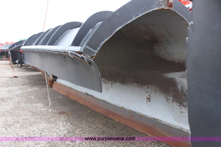 image for item A7172 1997 International 4900 tandem axle dump truck