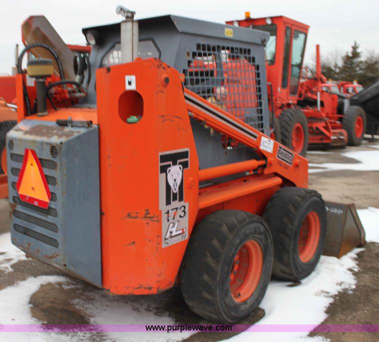 1997 Thomas 173HLS skid steer in Hutchinson, KS Item A7180 sold Purple Wave