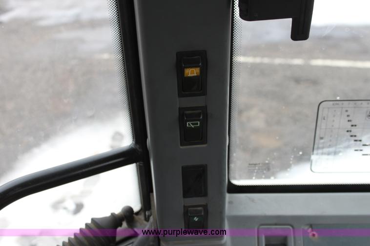 image for item A7200 1997 New Holland 6640SL tractor
