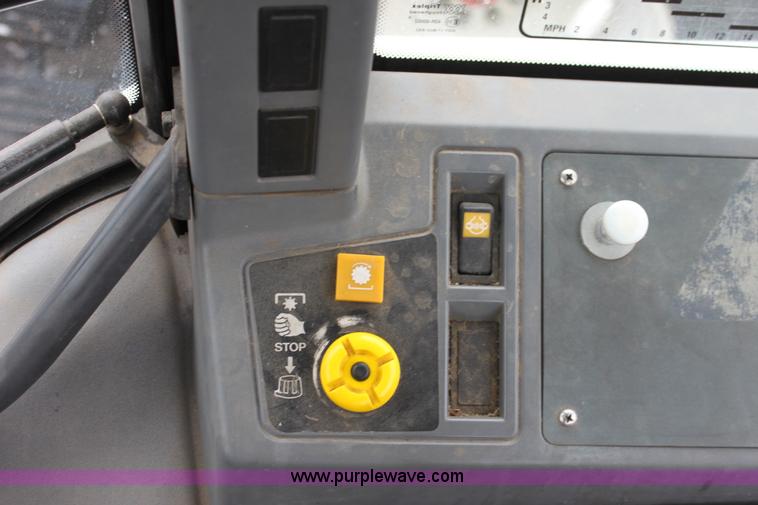 image for item A7201 1996 New Holland 6640SL tractor