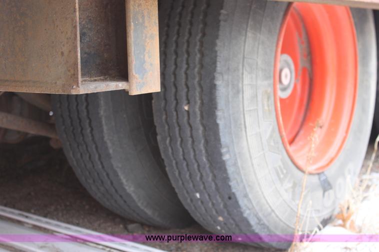 image for item A7210 1995 Landoll 345-31 tandem axle trailer