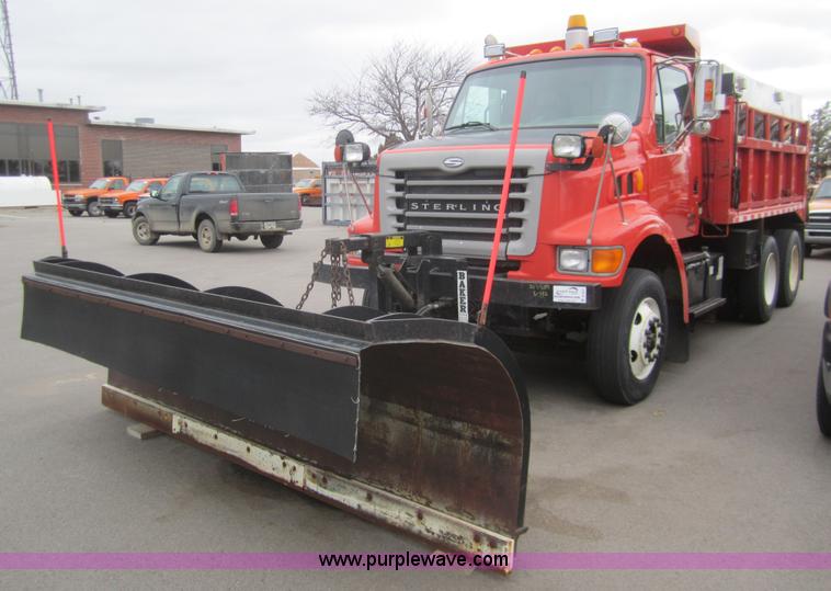 image for item B5627 2001 Sterling LT7501 dump truck