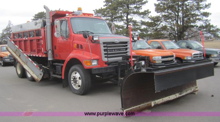 image for item B5627 2001 Sterling LT7501 dump truck