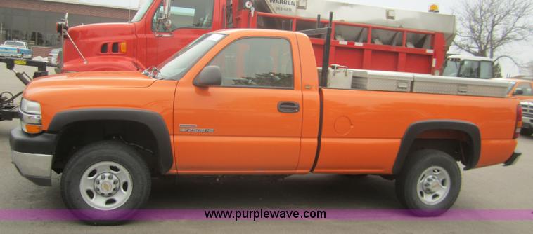image for item B5628 2002 Chevrolet Silverado 2500HD pickup truck