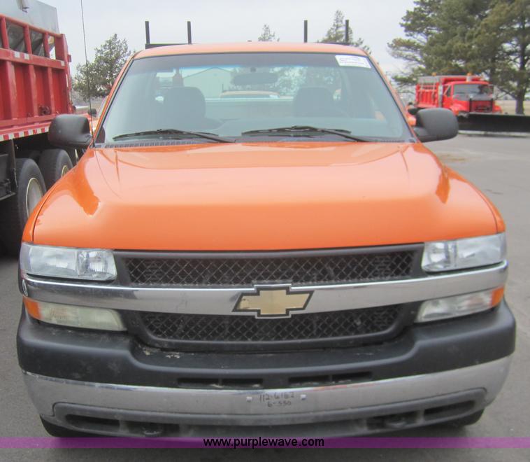 image for item B5628 2002 Chevrolet Silverado 2500HD pickup truck