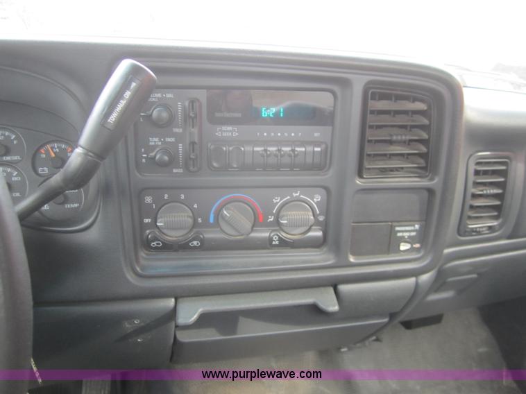 image for item B5628 2002 Chevrolet Silverado 2500HD pickup truck