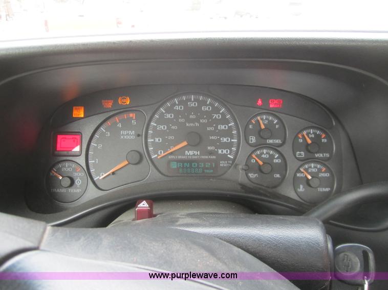 image for item B5628 2002 Chevrolet Silverado 2500HD pickup truck