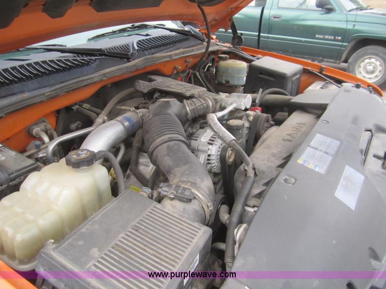 image for item B5628 2002 Chevrolet Silverado 2500HD pickup truck