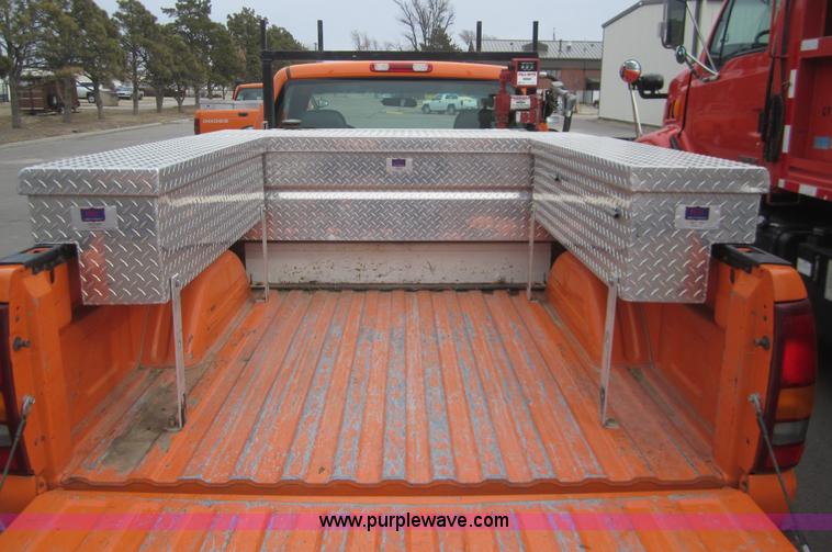 image for item B5628 2002 Chevrolet Silverado 2500HD pickup truck