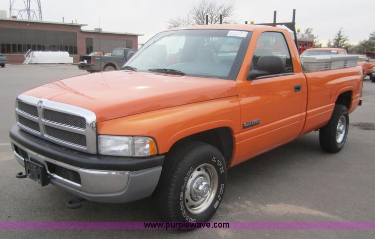 image for item B5629 2001 Dodge Ram 2500 pickup truck