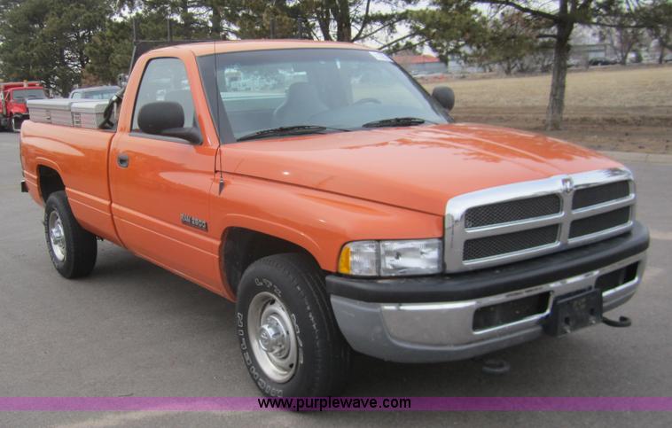 image for item B5629 2001 Dodge Ram 2500 pickup truck