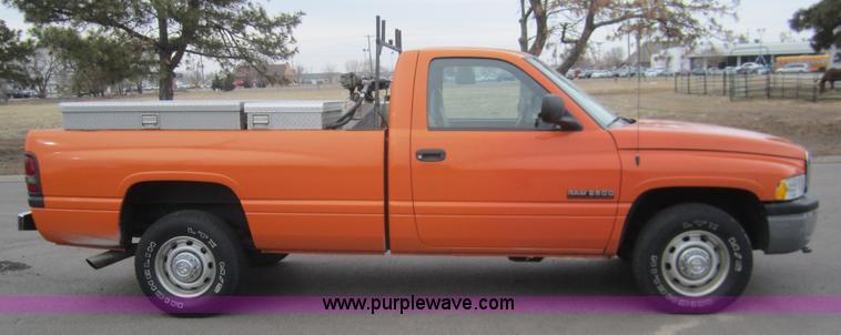 image for item B5629 2001 Dodge Ram 2500 pickup truck