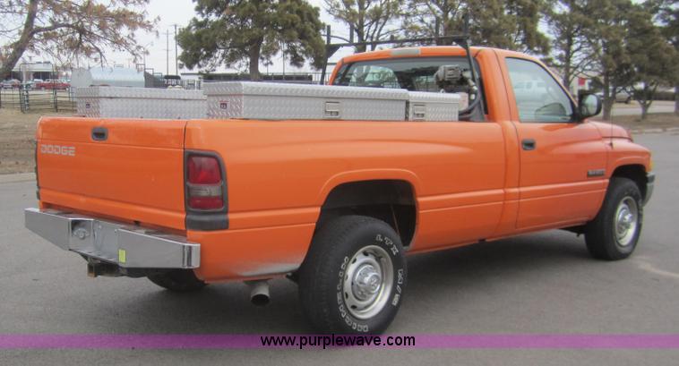 image for item B5629 2001 Dodge Ram 2500 pickup truck