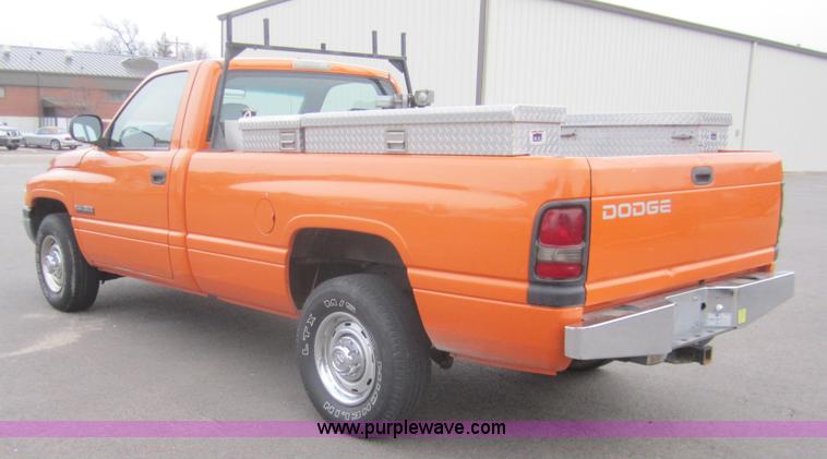 image for item B5629 2001 Dodge Ram 2500 pickup truck