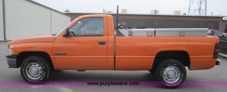 image for item B5629 2001 Dodge Ram 2500 pickup truck