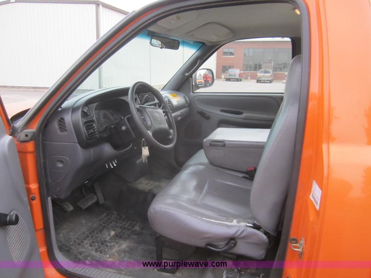 image for item B5629 2001 Dodge Ram 2500 pickup truck