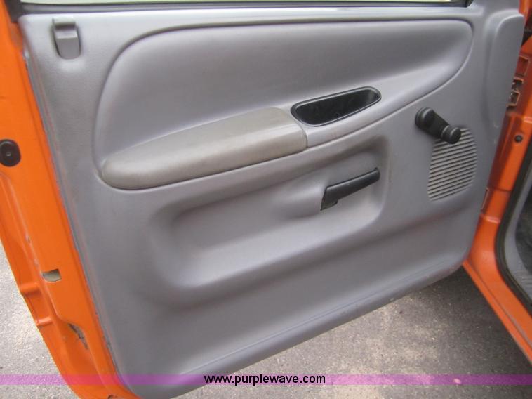 image for item B5629 2001 Dodge Ram 2500 pickup truck