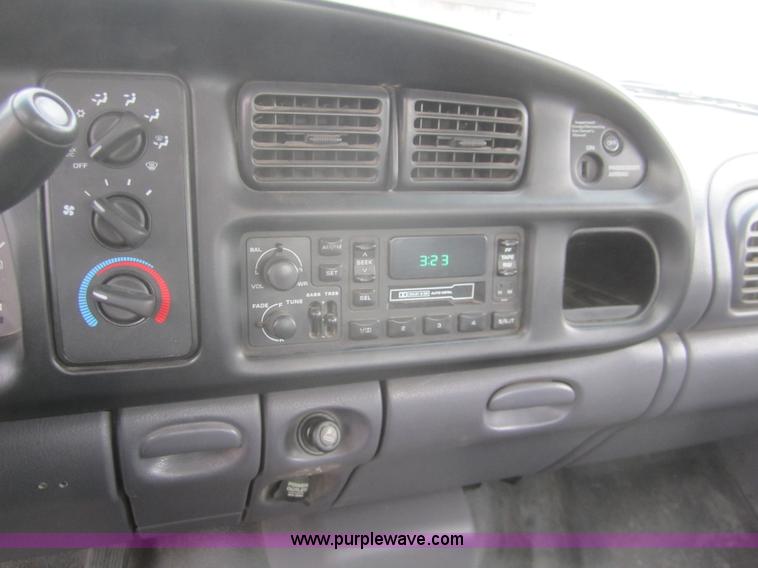 image for item B5629 2001 Dodge Ram 2500 pickup truck