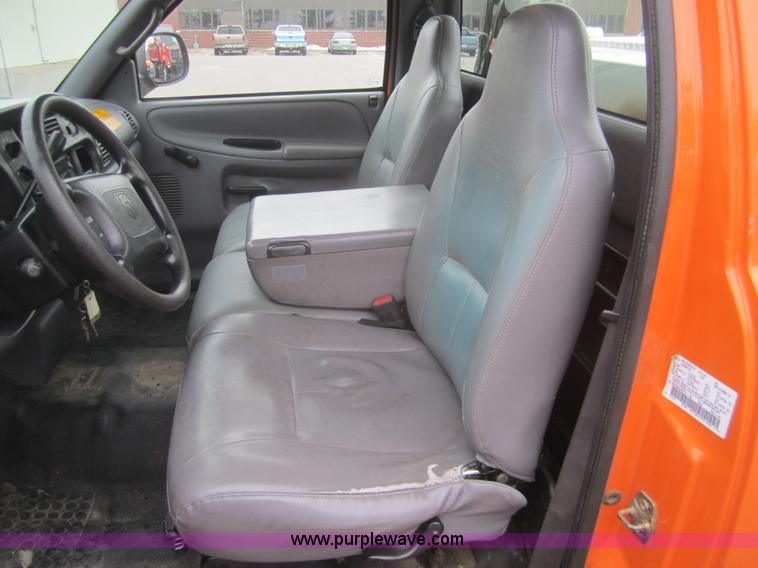 image for item B5629 2001 Dodge Ram 2500 pickup truck