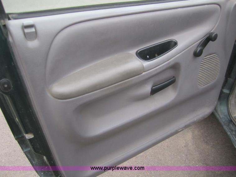 image for item B5630 1999 Dodge Ram 1500 pickup truck