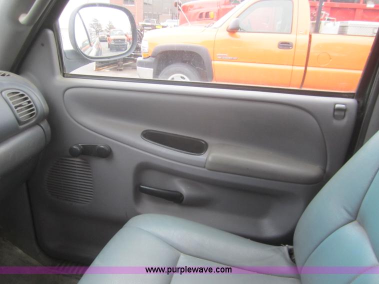 image for item B5630 1999 Dodge Ram 1500 pickup truck