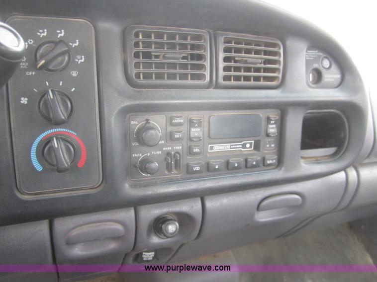 image for item B5630 1999 Dodge Ram 1500 pickup truck