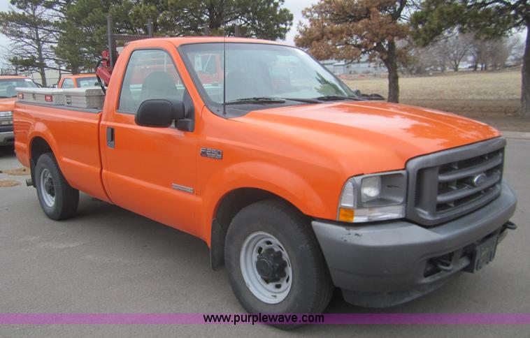 image for item B5631 2003 Ford F250 pickup truck