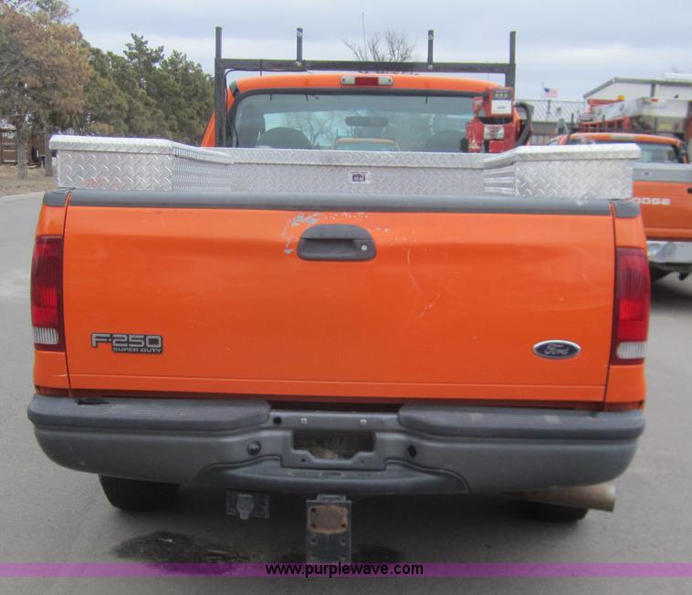image for item B5631 2003 Ford F250 pickup truck