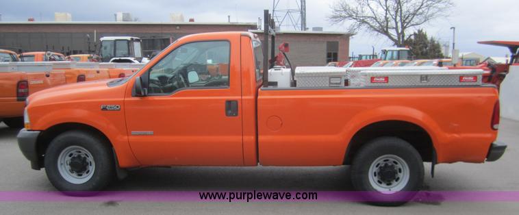 image for item B5631 2003 Ford F250 pickup truck