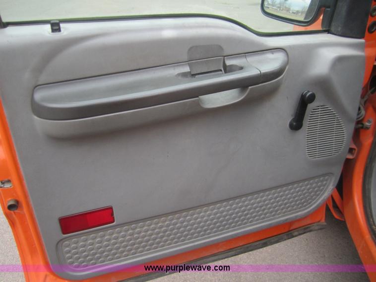 image for item B5631 2003 Ford F250 pickup truck